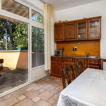 Gorgeous In With Kitchen Apartment *
